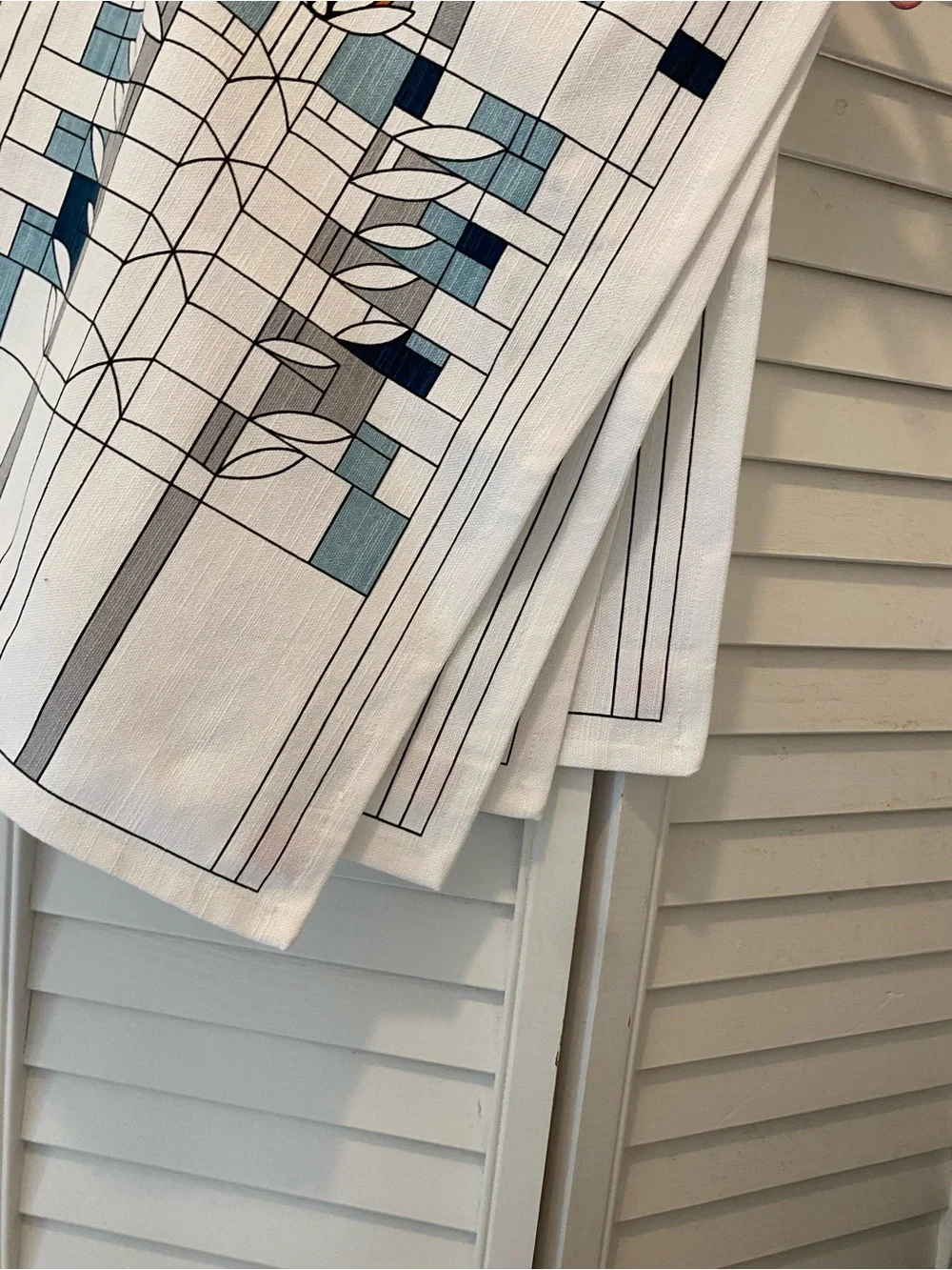 Frank Lloyd Wright (4) “Geo Floral Design Placemats” 13x18” White/Black/Blue NWT
